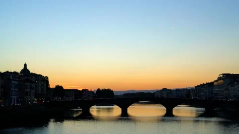 Bridge over the Arno River, Florence, Tuscany, Italy at sunset with copy space 库存影片 160137922