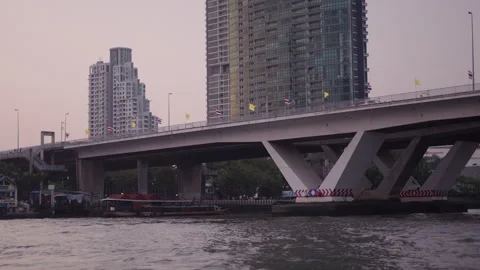 Bridge over the chao phraya river where cars and trains circulate in bangkok Stock Footage 278334832