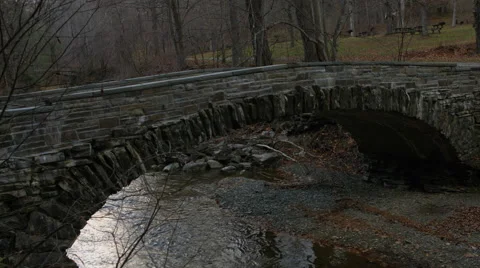 Bridge over a creek Ithaca, NY Vidéo 63305715