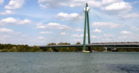 Bridge over the Danube River in Vienna 動画素材 99890811