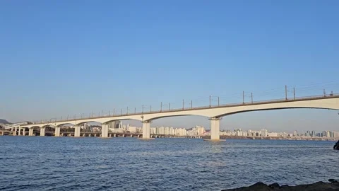 Bridge Over Han River in Seoul with Camera Tilt Up to Blue Sky Vídeos de archivo 330760032