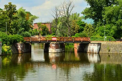 Bridge over the Oder in the center of Wroc?aw on a sunny day. Stock Photos