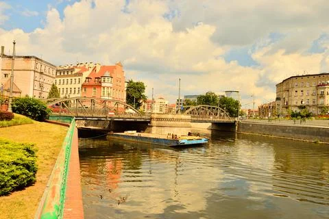 Bridge over the Oder in the center of Wroc?aw on a sunny day. Stock Photos