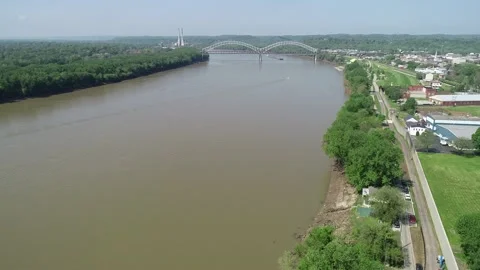 Bridge over the Ohio River Drone View Kentucky Vídeo Stock 143413529