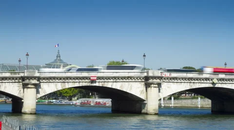 Bridge over the river Seine Video stock 40338534
