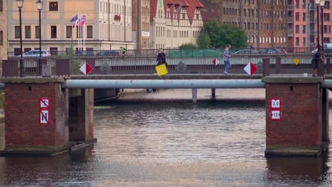 Bridge over river with traffic and walking pedestrians in Polish city Gdansk in Video stock 253276301