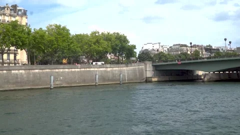 Bridge over Seine river Paris 库存影片 339671920