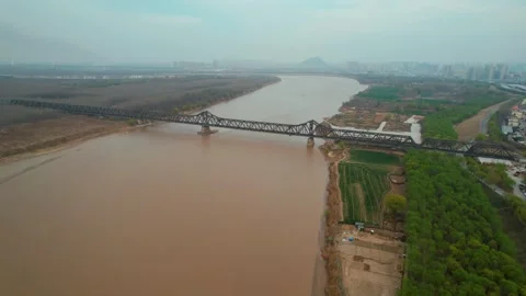 Bridge Over the Yellow River from Above Vídeos de archivo 328565818