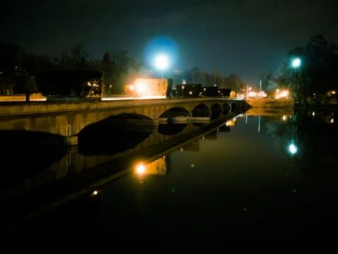 A bridge in the park at night. Stock-Fotos