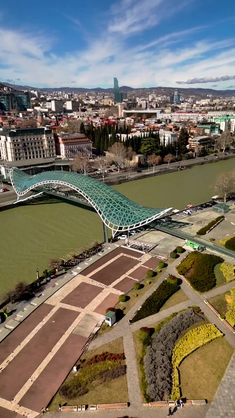 The Bridge of Peace over the Mtkvari River in Tbilisi, Georgia. Stock Footage 332920525