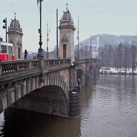 Bridge in Prague. Vídeo Stock 69424094
