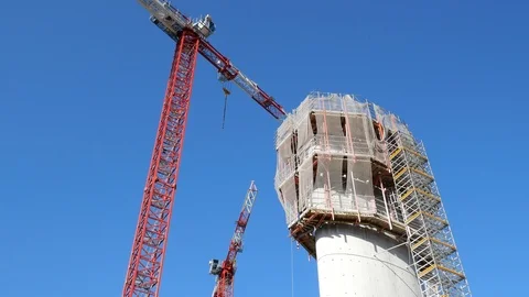 Bridge pylon under construction Vídeos de archivo 125331325