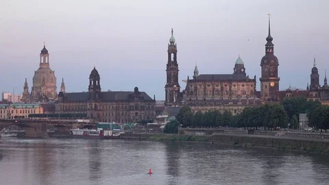 The  bridge on river of city Dresden Vidéo 76956500