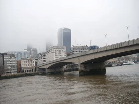 Bridge on the River Thames. Stock Footage 72350522