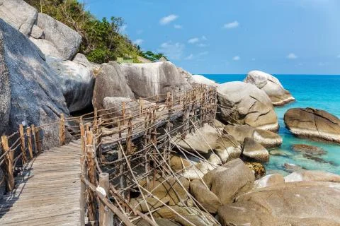 Bridge on the rocks Фото