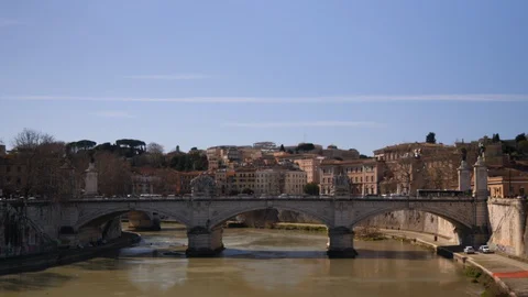 A bridge in Rome next to the Vatican Vídeo Stock 129111527