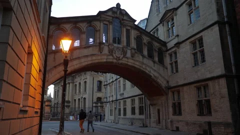 Bridge of Sighs, couple walking in the evening down New College Lane Stock Footage 162916005