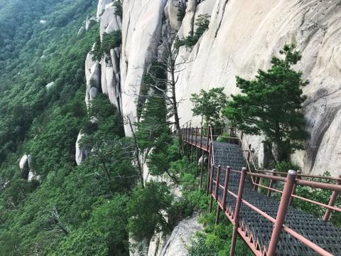 The bridge with steps leading down from the mountain peak. Seoraksan National Stock Photos