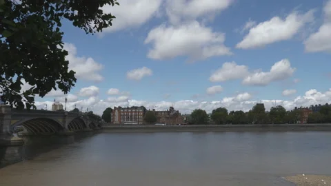 A bridge on Thames River and buildings on the riverside. Video stock 114985644