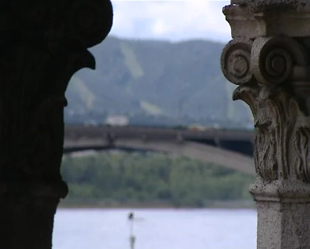 The bridge through columns Stockbeeldmateriaal 495001