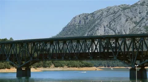 Bridge Train.mp4 動画素材 8840743