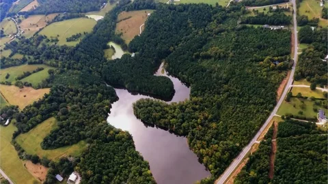 Bridge, Trees, Lake,  and a Banking Turn Vidéo 140618917