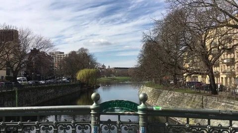 Bridge-View in Berlin, Kreuzberg 動画素材 74639766
