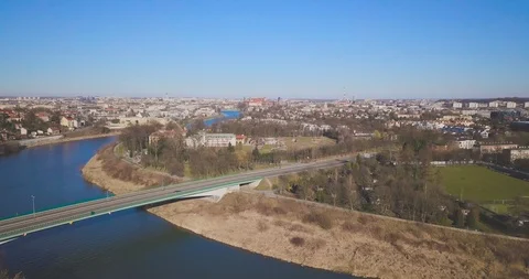 Bridge on the Vistula River. Spring in Krakow Vidéo 126545052