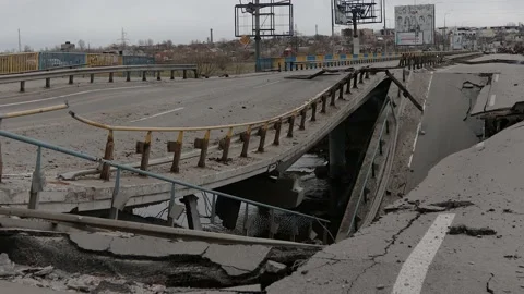 The bridge was blown up to prevent Russian troops from passing through. 库存影片 200716538