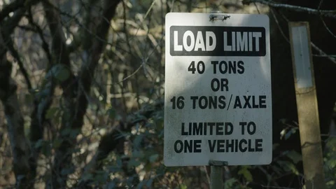Bridge Weight Limit Warning Sign 스톡 동영상 85823285
