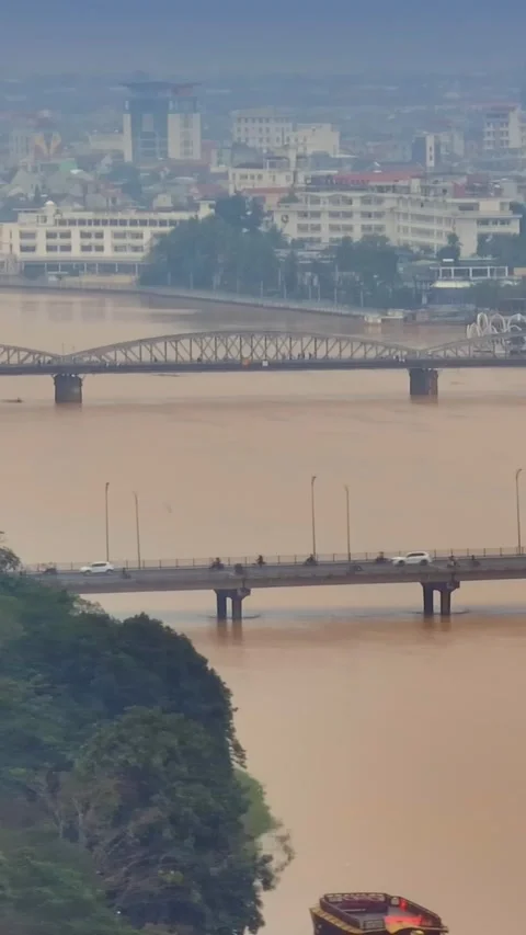 Bridges over Perfume River,  Hue City, Vietnam Vidéo 330754136