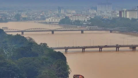 Bridges over Perfume River,  Hue City, Vietnam Vidéo 330756737