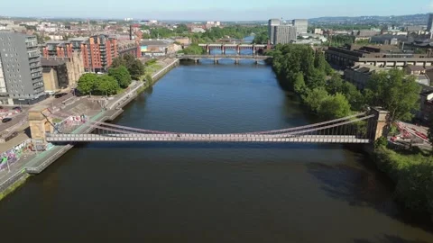 Bridges over the River Clyde on a sunny day in Glasgow drone footage Vídeo Stock 311470113