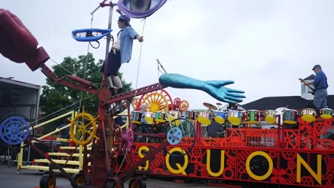 Bridgewater PA Circa June 27 2026 - The Band Squonk Performs Live 4 Vídeos de archivo 337803115