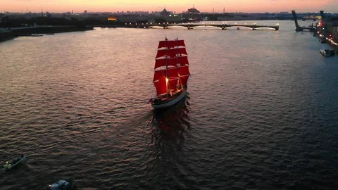 Brig Russia with red sails floating on the Neva river at dawn Stock Footage 129098800