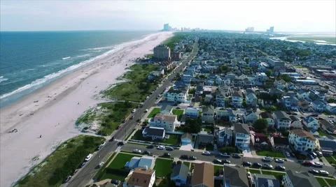 Brigantine Beachfront Homes and the Distant Atlantic City Skyline Vídeo Stock 59523744