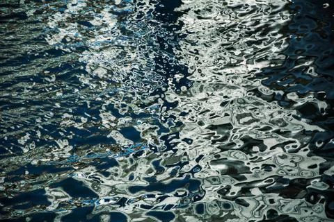 Bright achromatic water reflection. Foto stock