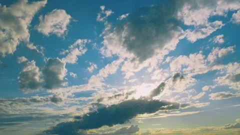 The Bright and Beautiful Clouds Beneath the Vast Blue Sky During a Pleasant Dayt Stockfoto's