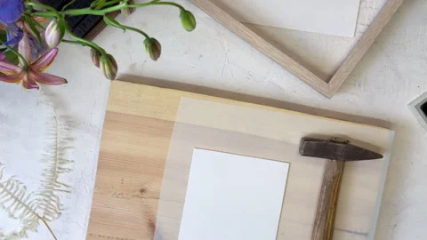 A bright and cozy workspace for botanical printing. Flowers, paper, hammer, stam 库存影片 312171038