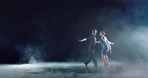 Bright and sensual dance of young people Видео 154056487