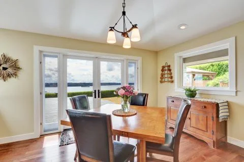 Bright and spacious dining area with perfect window view. Northwest, USA Stock Photos