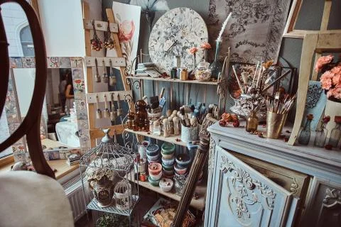Bright artist's workshop with barocco elements, cage and flowers Foto stock