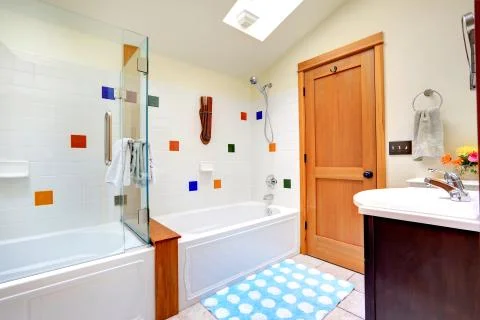 Bright bathroom with skylight Fotos de archivo
