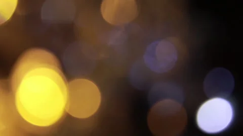 Bright blue bokeh and muted yellow light turns on Vidéo 309372127