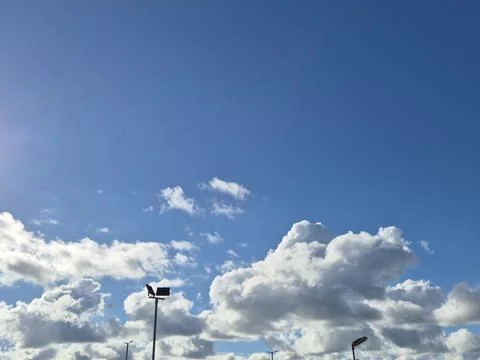 Bright blue sky with dramatic white clouds Stock Photos