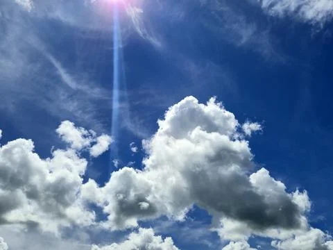 Bright blue sky with dramatic white clouds Stock Photos
