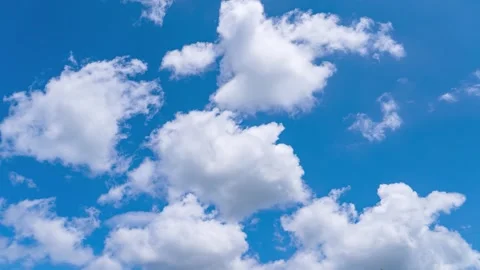 Bright blue sky with fluffy white cumulus clouds Video stock 341929002