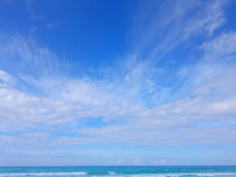 Bright blue sky with light clouds over the sea. Foto stock