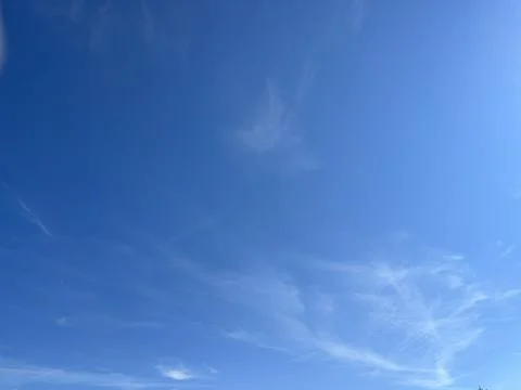 Bright Clear Blue Sky with Light Cirrus Clouds on Sunny Day Stock-Fotos