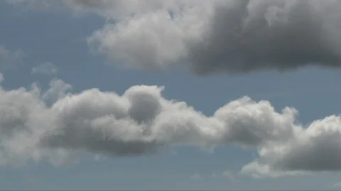 Bright clouds passing in front of blue sky Video stock 98041113